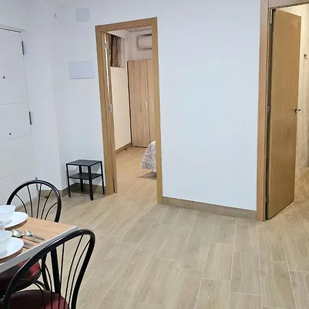 Apartamento Familiar Goldentower גאנדיה